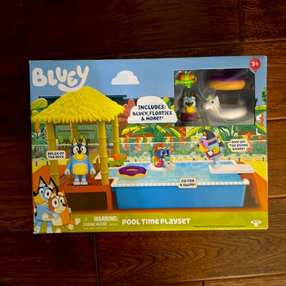 BLUEY POOL TIME PLAYSET